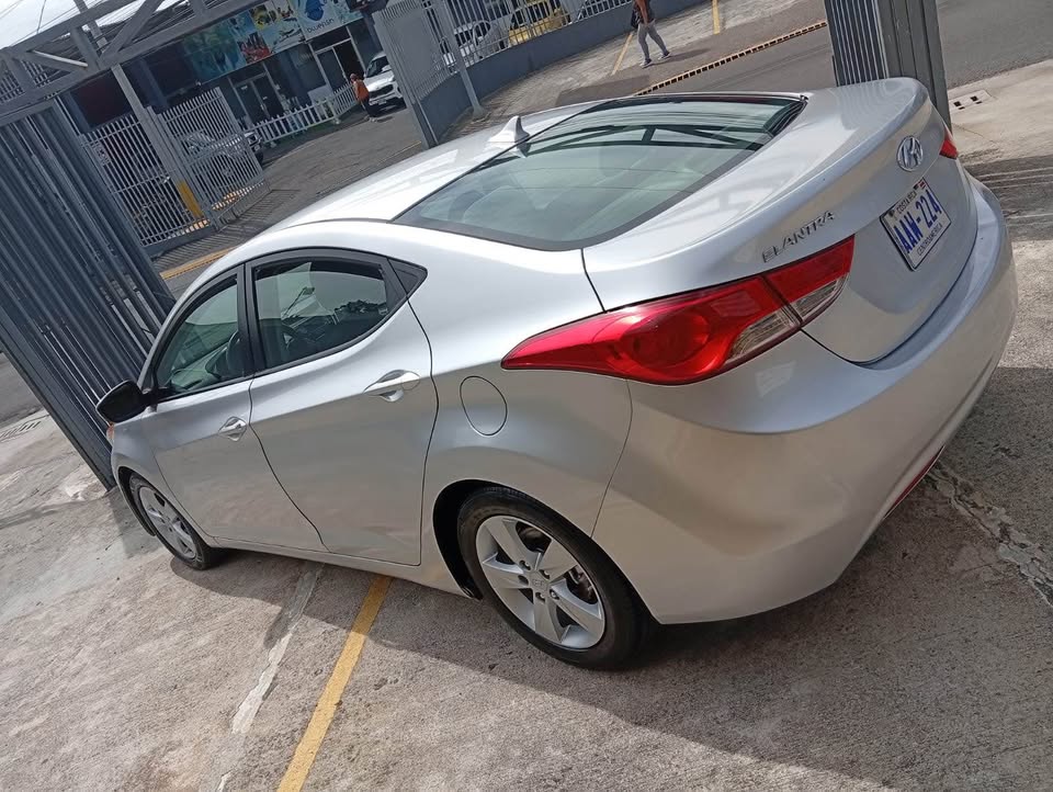 2013 Hyundai Elantra - foto 3