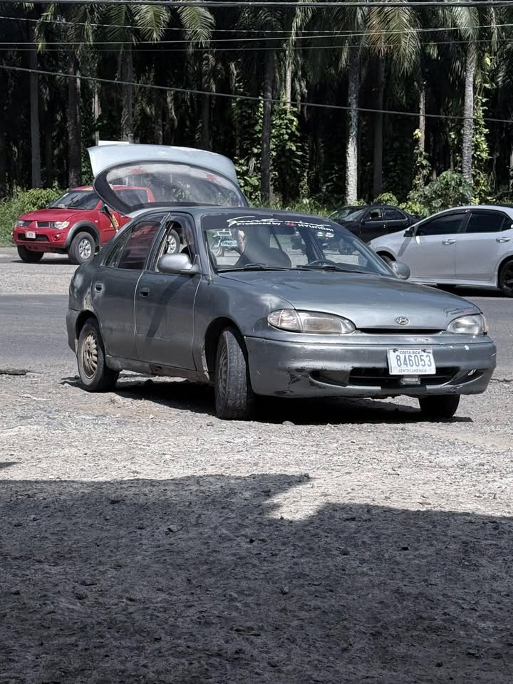 1995 Hyundai Accent - foto 2