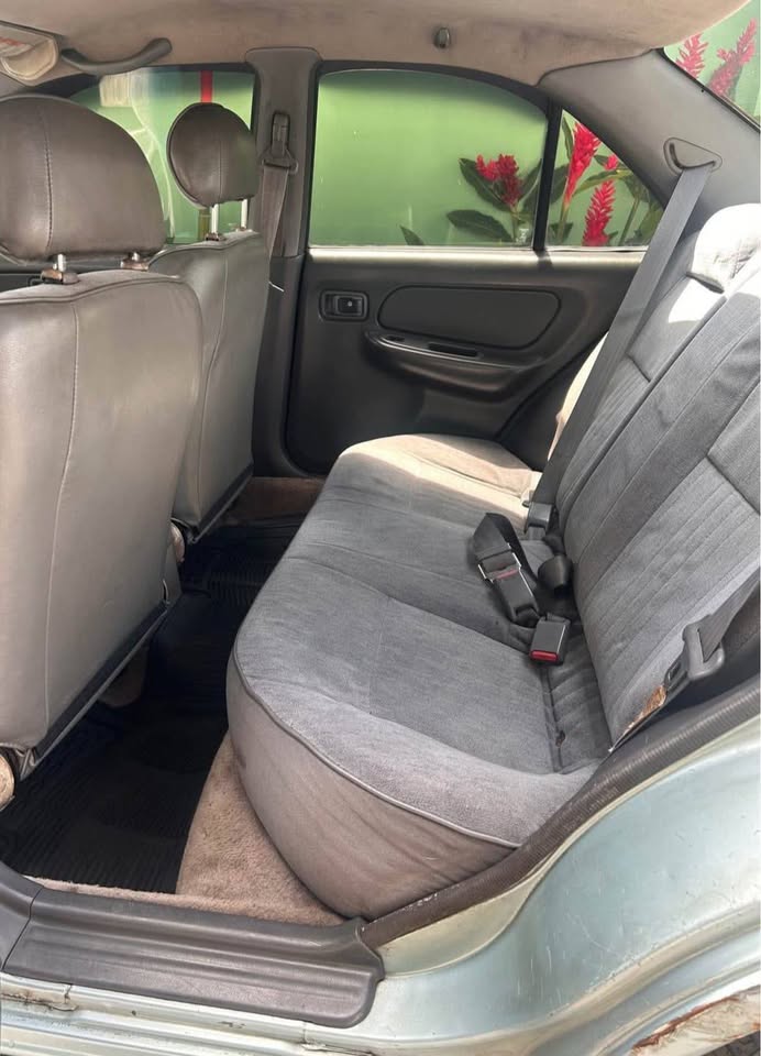 1997 Nissan Sentra - foto 4