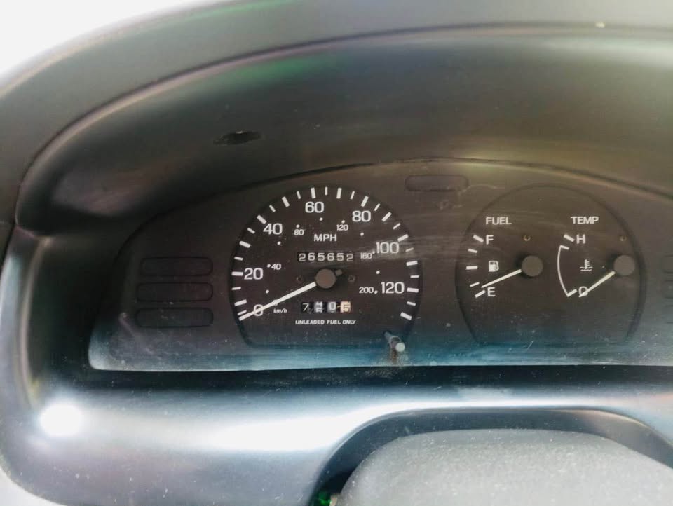 1998 Nissan Sentra - foto 3