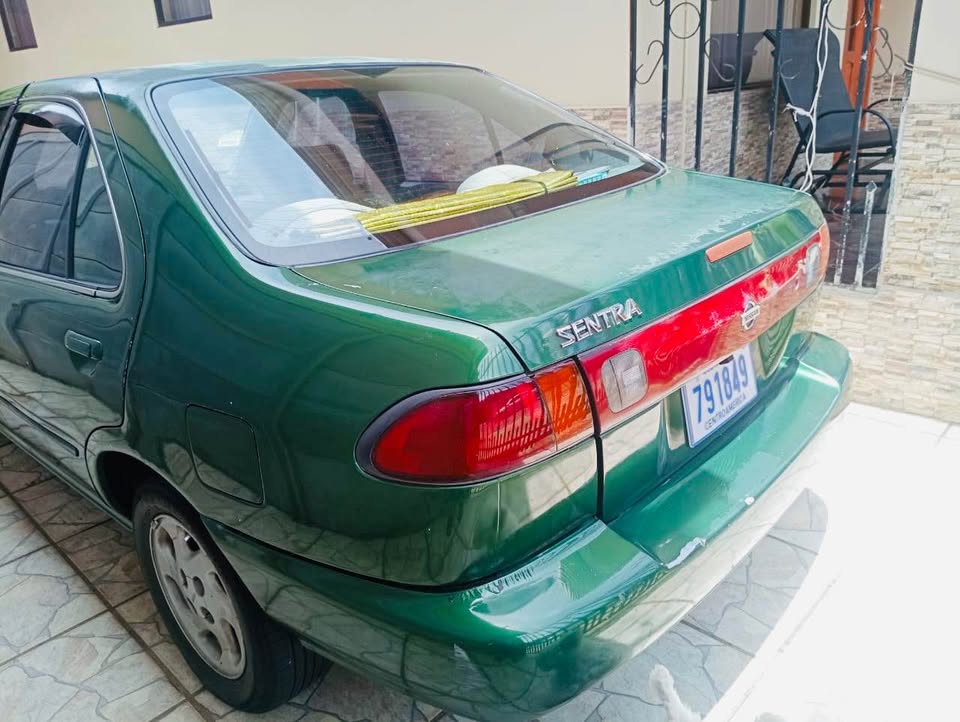1998 Nissan Sentra - foto 4