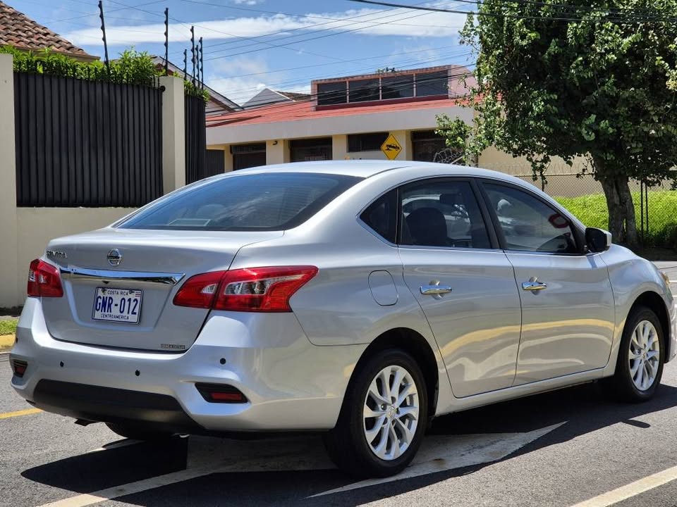 2019 Nissan Sentra - foto 2