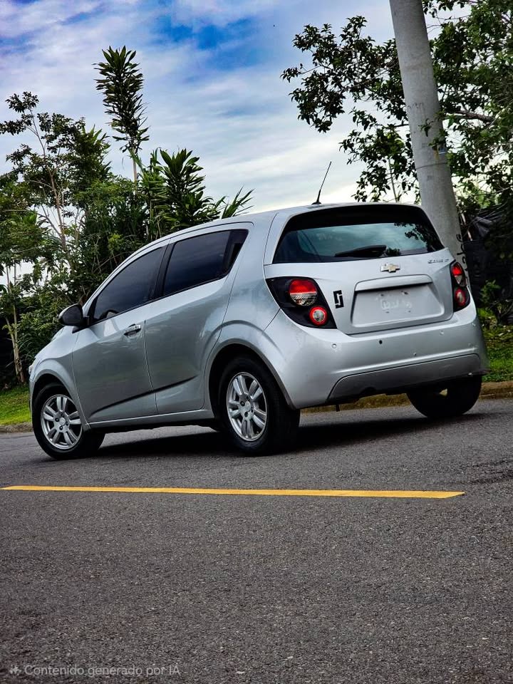 2016 Chevrolet Sonic - foto 2