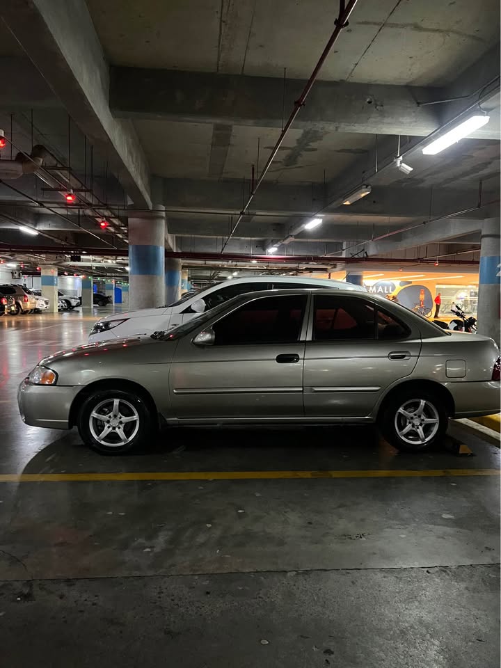 2002 Nissan Sentra - foto 2