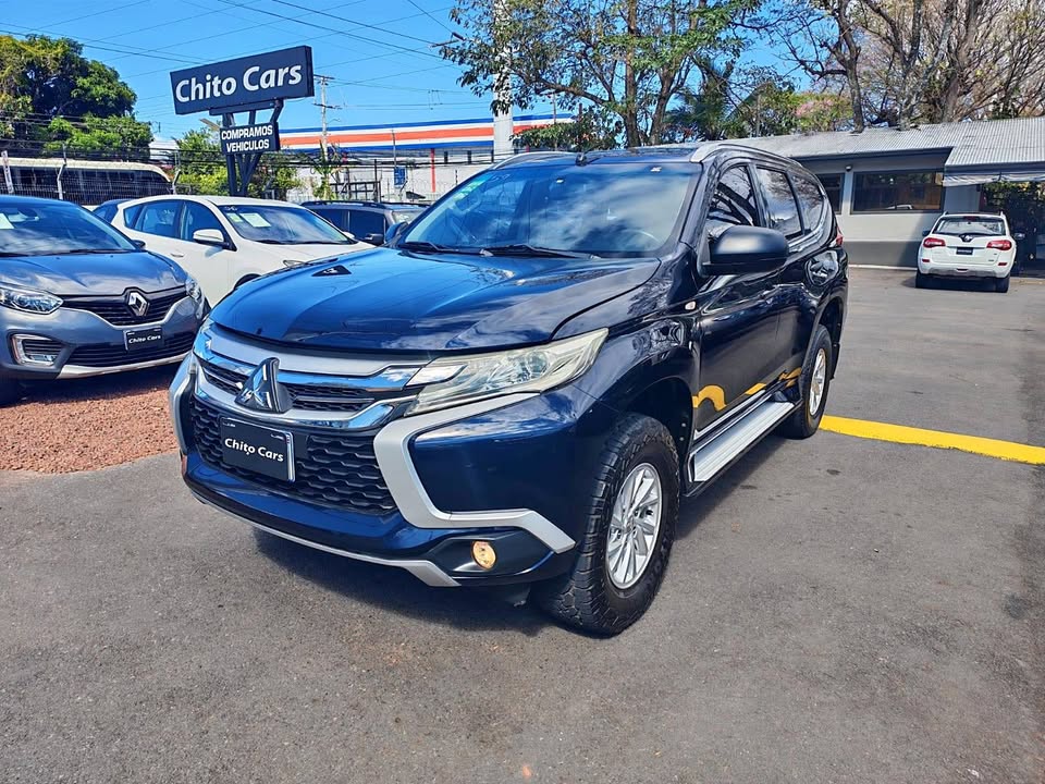 2017 Mitsubishi Montero - foto 2