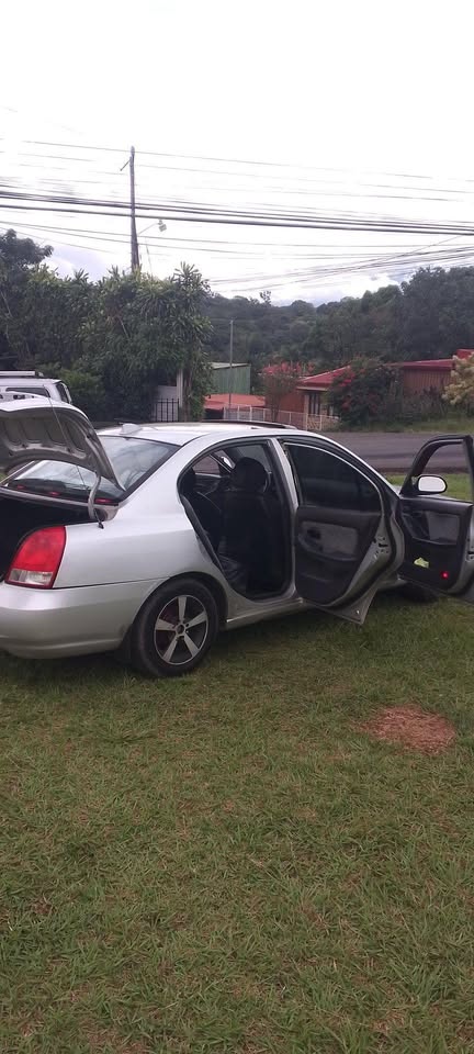 2002 Hyundai Elantra - foto 2