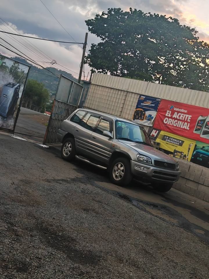 2000 Toyota RAV4 - foto 2