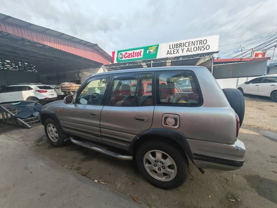 2000 Toyota RAV4 - foto 5