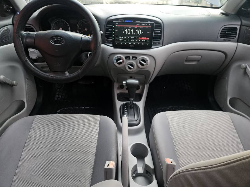 2010 Hyundai Accent - foto 2