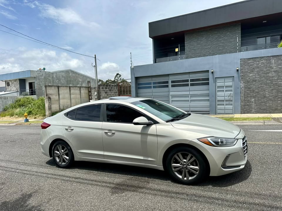 2017 Hyundai Elantra - foto 2