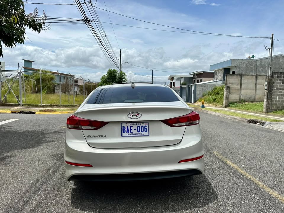 2017 Hyundai Elantra - foto 4