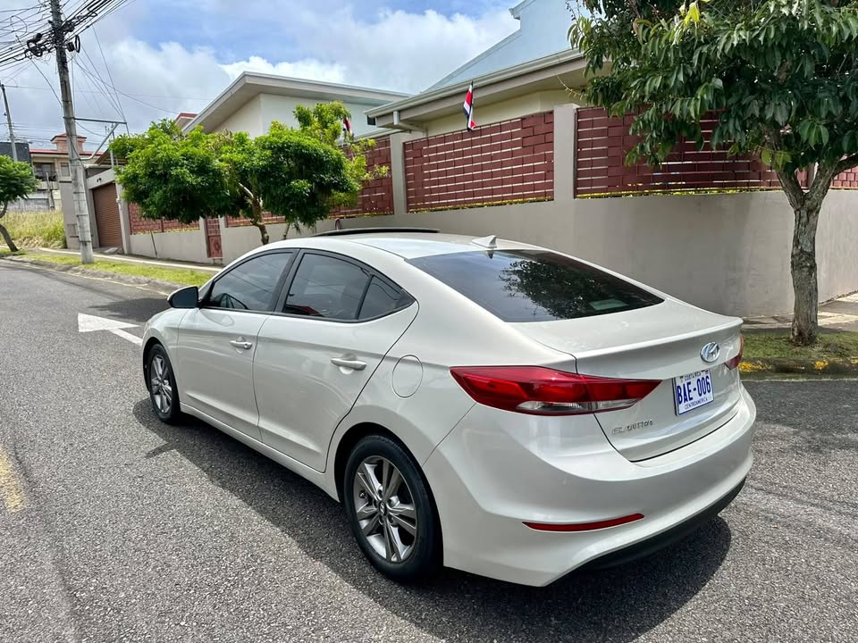 2017 Hyundai Elantra - foto 5