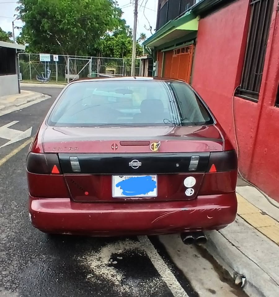 1996 Nissan Sentra - foto 2