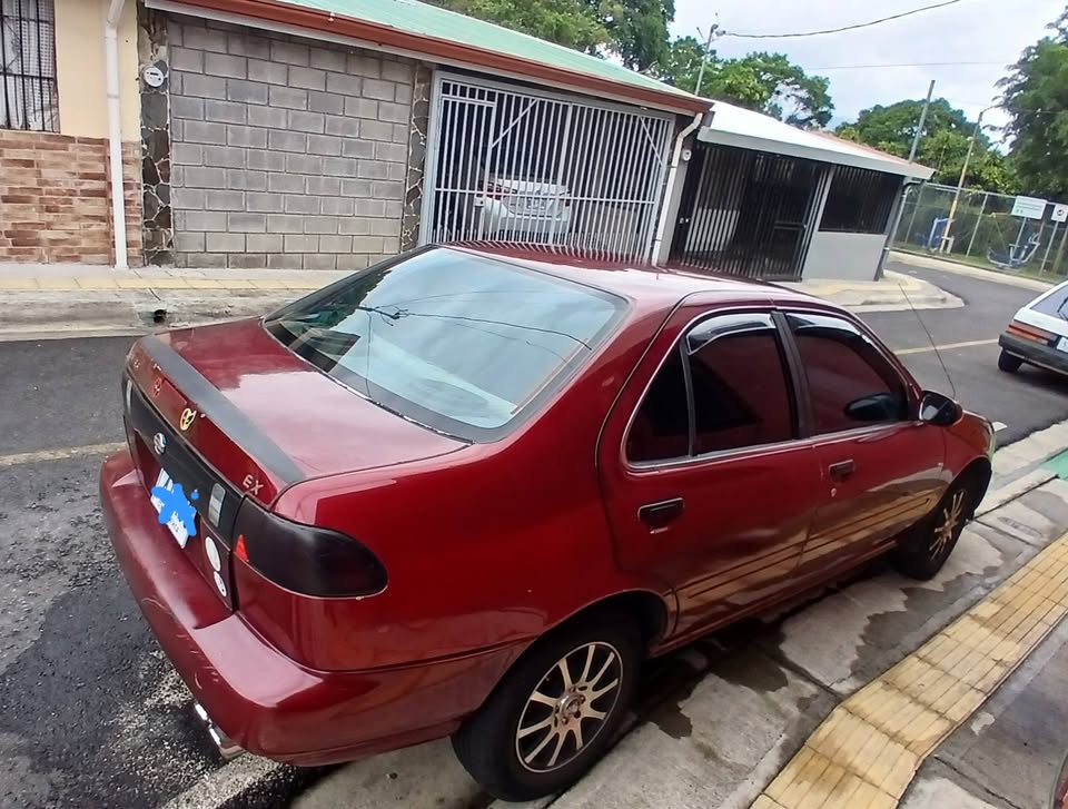 1996 Nissan Sentra - foto 4