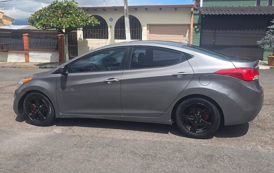 2013 Hyundai Elantra - foto 2