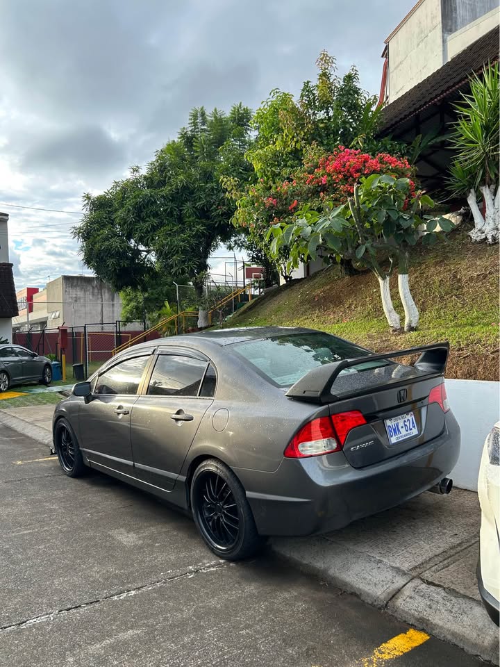 2011 Honda Civic - foto 2