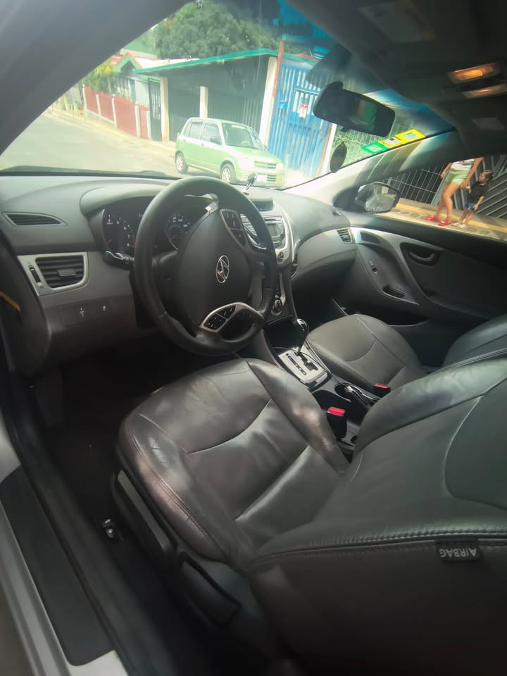 2011 Hyundai Elantra - foto 4