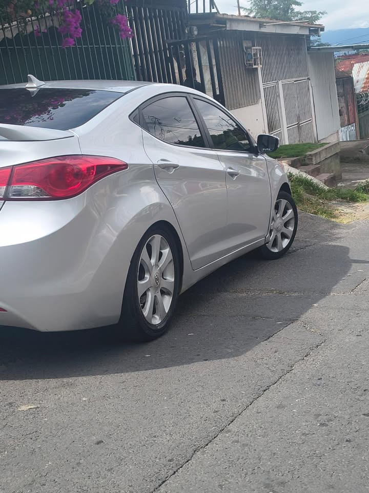 2011 Hyundai Elantra - foto 5
