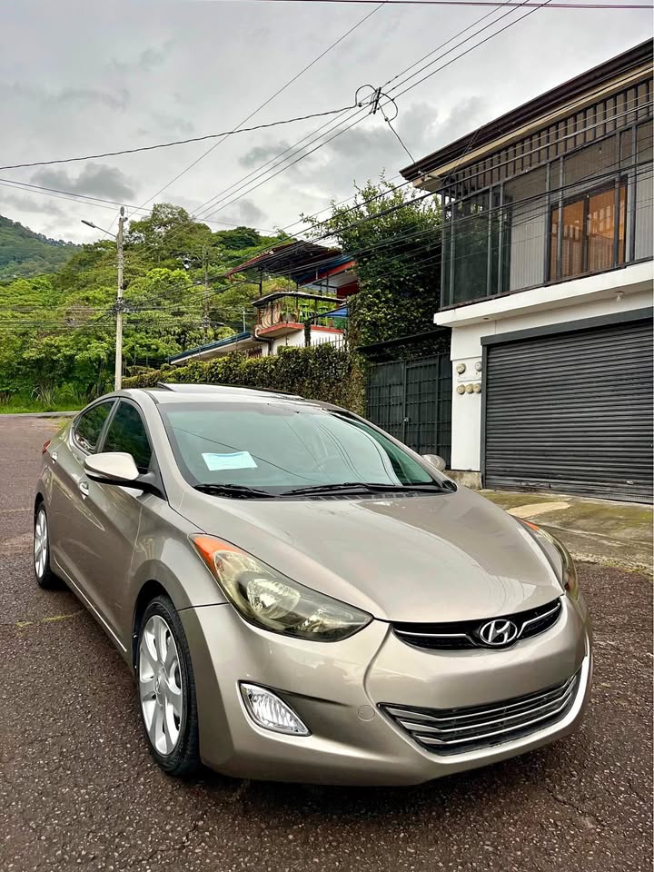 2012 Hyundai Elantra - foto 1