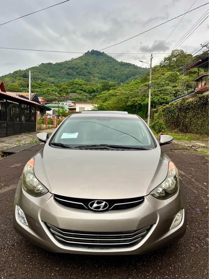 2012 Hyundai Elantra - foto 2