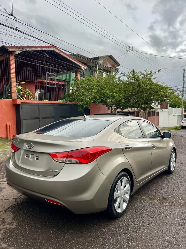 2012 Hyundai Elantra - foto 4