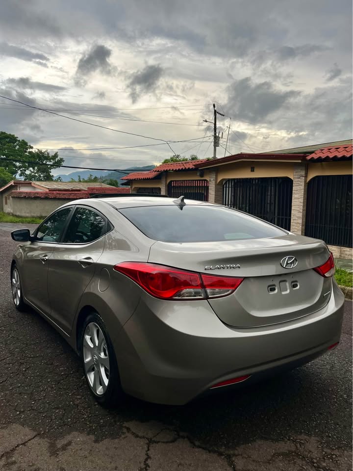 2012 Hyundai Elantra - foto 5