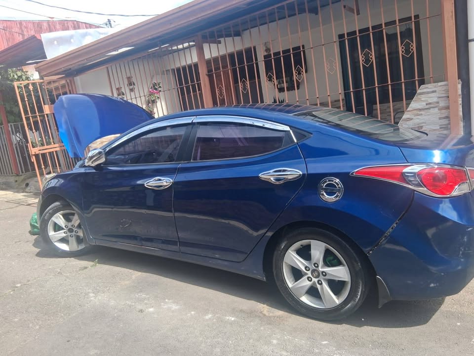 2013 Hyundai Elantra - foto 4