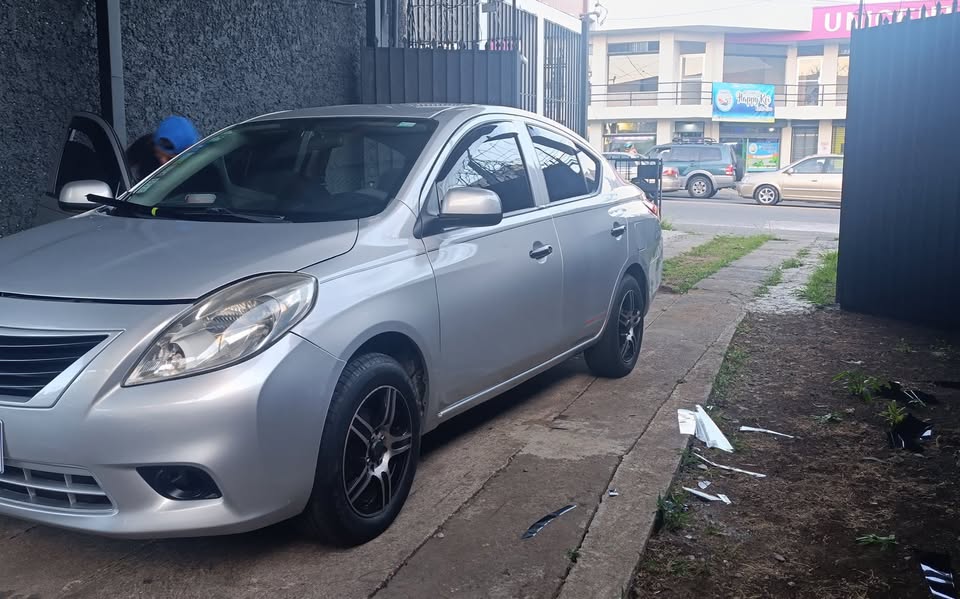 2013 Nissan Versa - foto 2