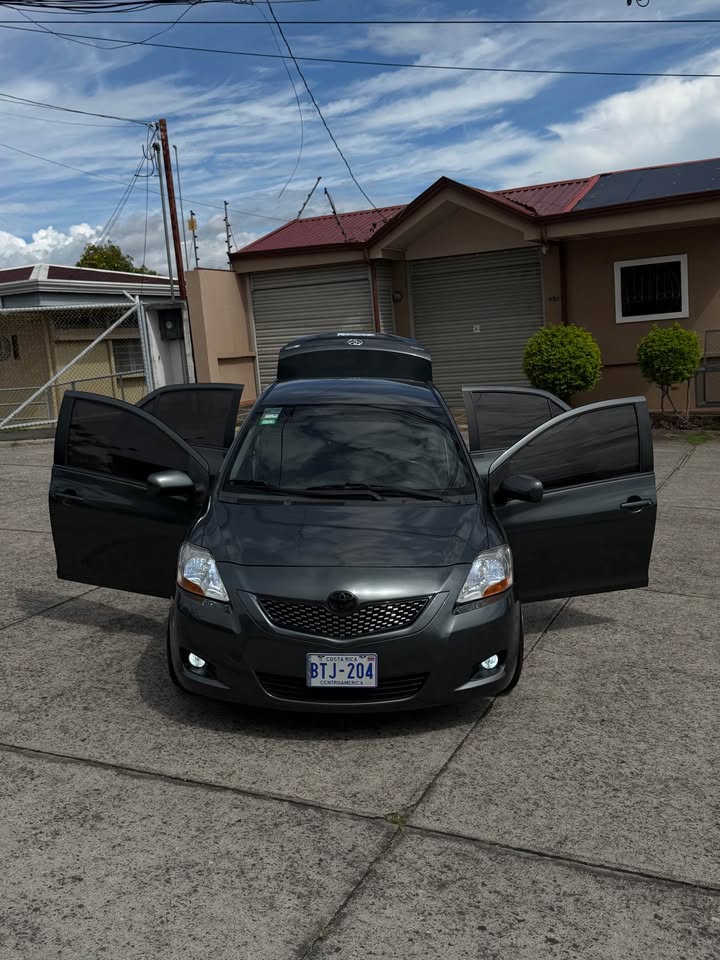 2009 Toyota Yaris - foto 2
