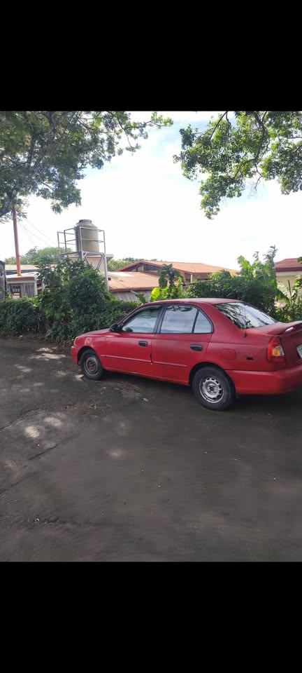 2002 Hyundai Accent - foto 2