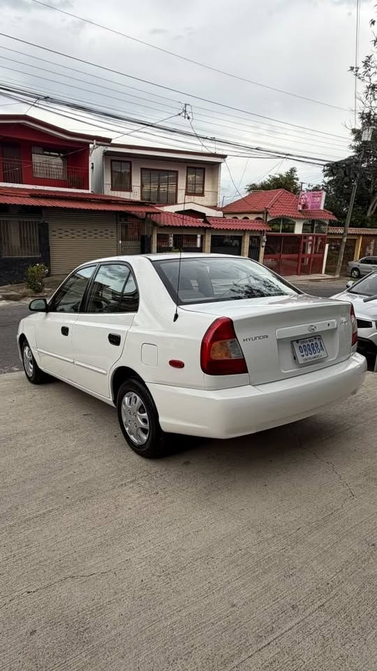 2000 Hyundai Accent - foto 3