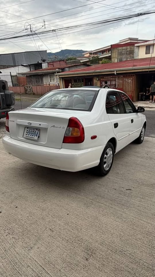 2000 Hyundai Accent - foto 4