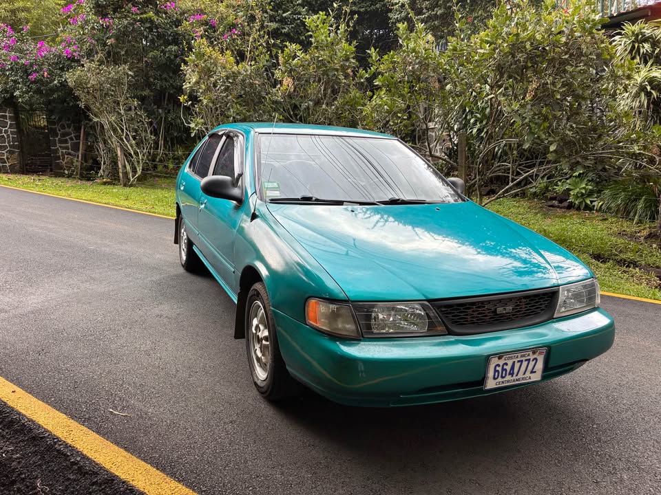 1995 Nissan Sentra - foto 2