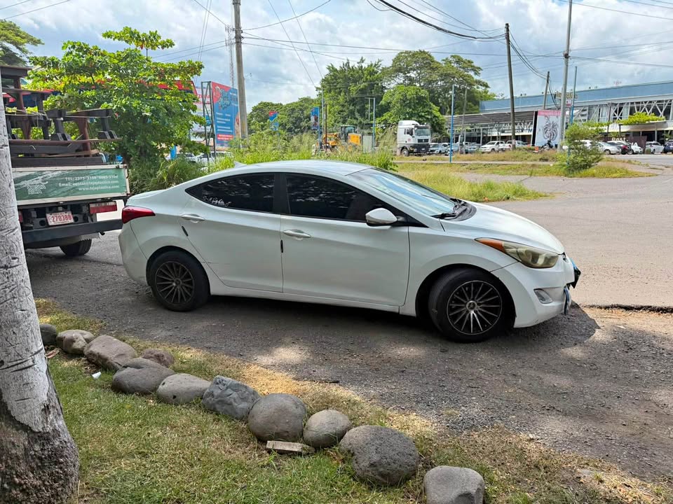2013 Hyundai Elantra - foto 2