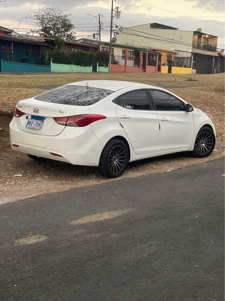 2013 Hyundai Elantra - foto 5