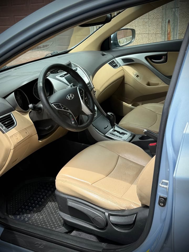 2012 Hyundai Elantra - foto 5