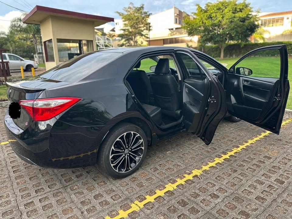 2015 Toyota Corolla - foto 2