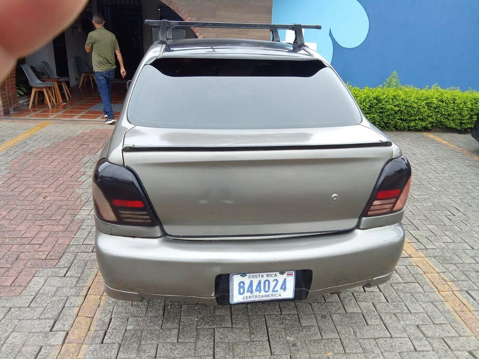 2000 Toyota Yaris Sedan - foto 2