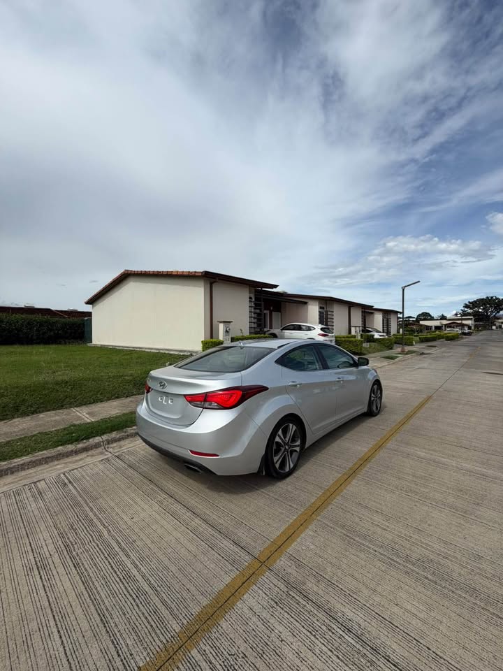 2015 Hyundai Elantra - foto 2