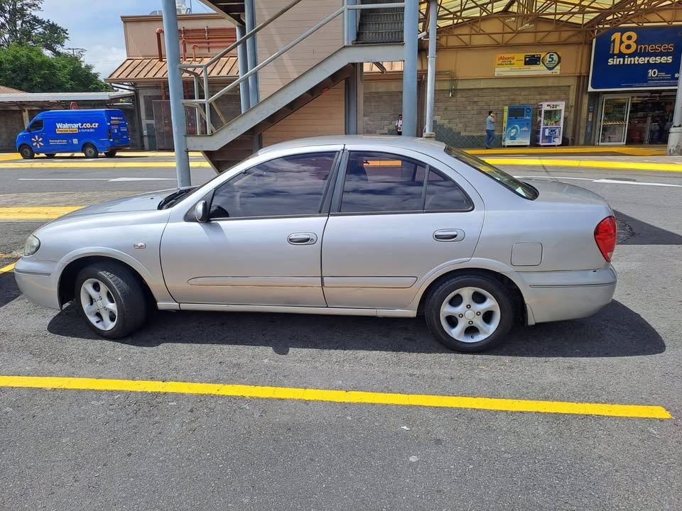 2004 Nissan Almera - foto 2