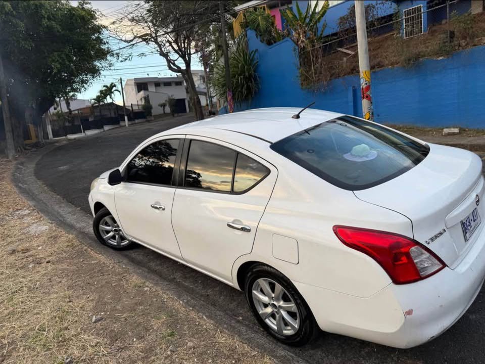 2015 Nissan Versa - foto 3