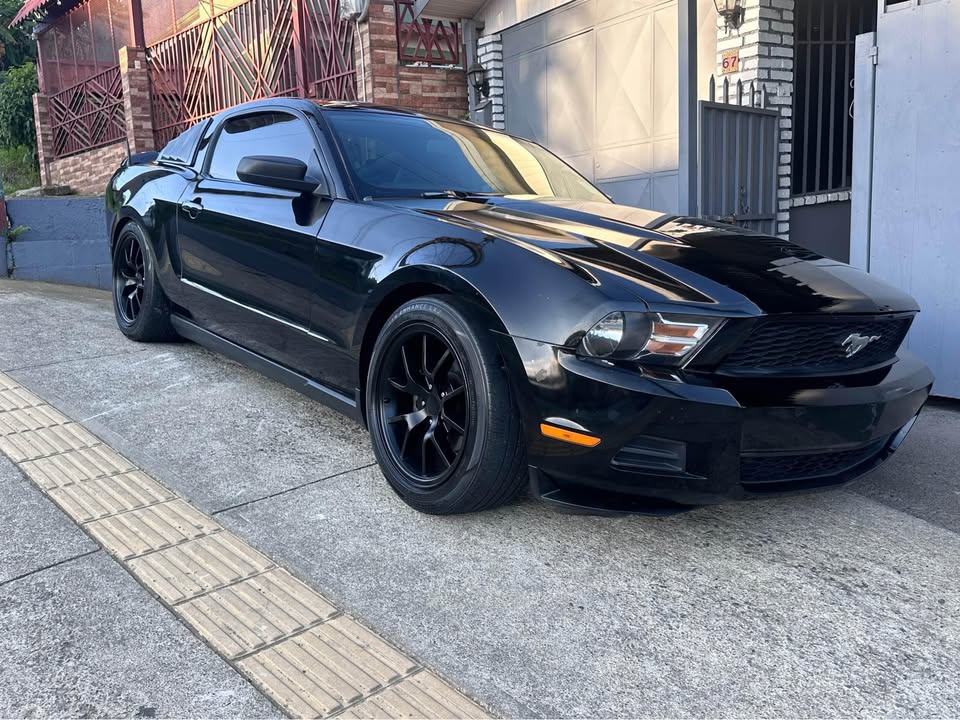 2010 Ford Mustang - foto 2