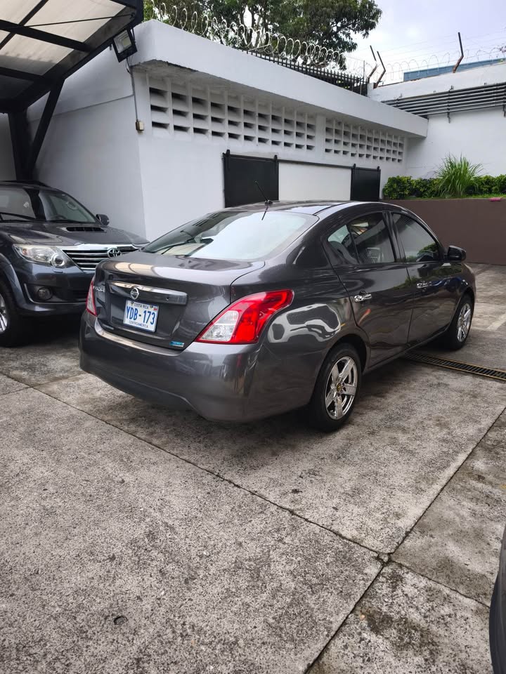 2017 Nissan Versa - foto 3