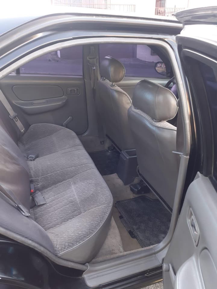 1998 Nissan Sentra - foto 3