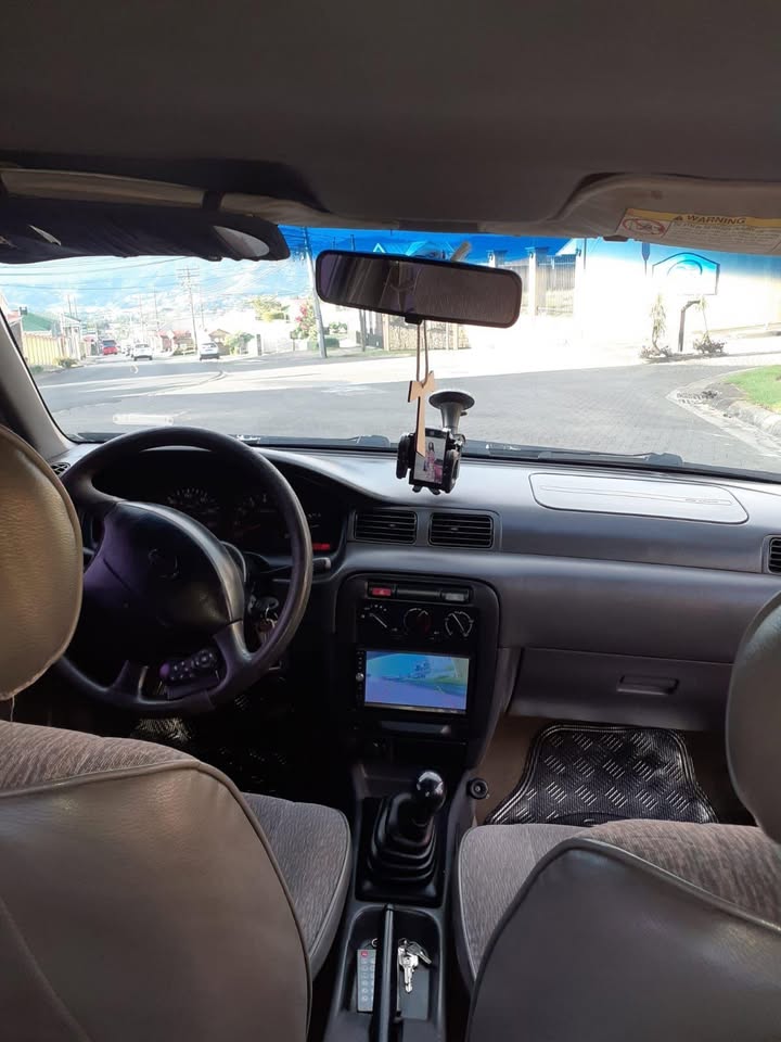 1998 Nissan Sentra - foto 5