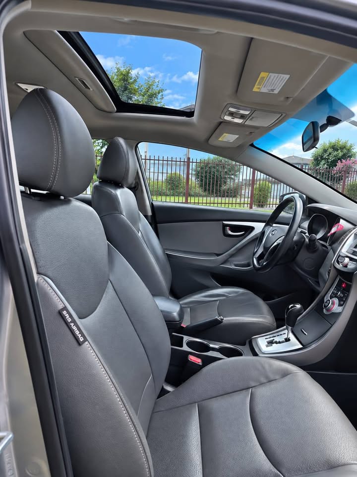 2012 Hyundai Elantra - foto 2