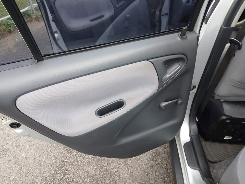 2001 Toyota Yaris - foto 2