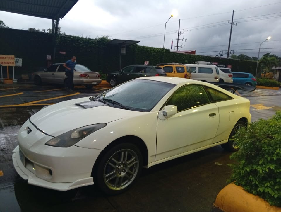 2001 Toyota Celica - foto 2