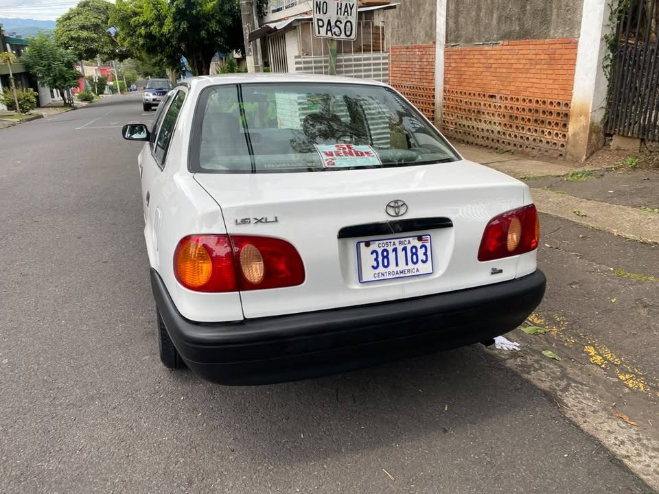 2000 Toyota Corolla - foto 2