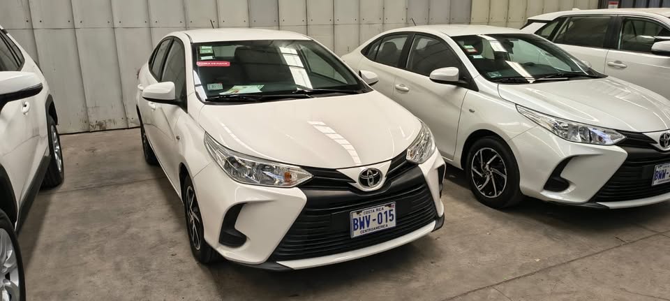 2023 Toyota Yaris - foto 2